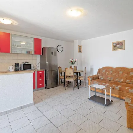 Ana-rapavel * Višnjan